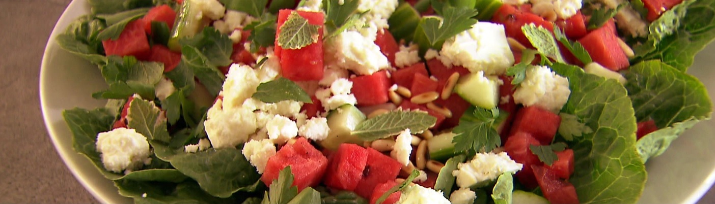 Wassermelonen-Gurkensalat mit Schafskäse und Minze